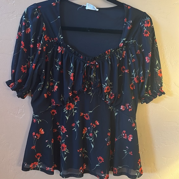 black and red floral blouse - Picture 2 of 4